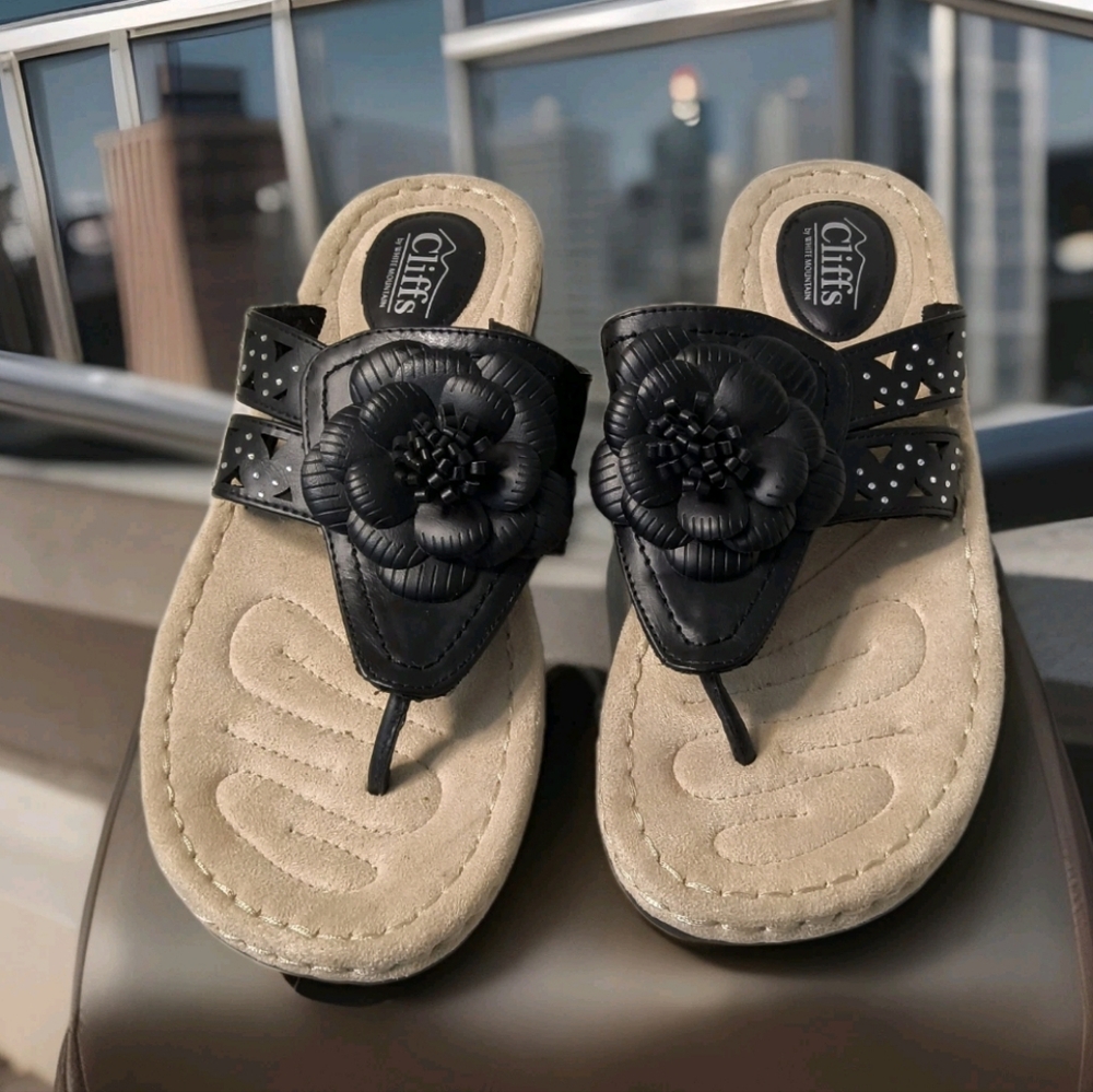 White Mountain Black and Tan Sandals Size 11.5